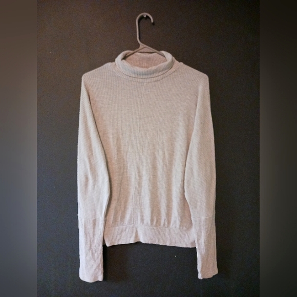 Aeropostale Tops - AEROPOSTALE WOMEN'S MEDIUM GRAY  LONG SLEEVE TURTLE NECK 🐢